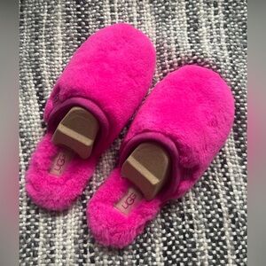 UGG sleepers Fluffette size 8US